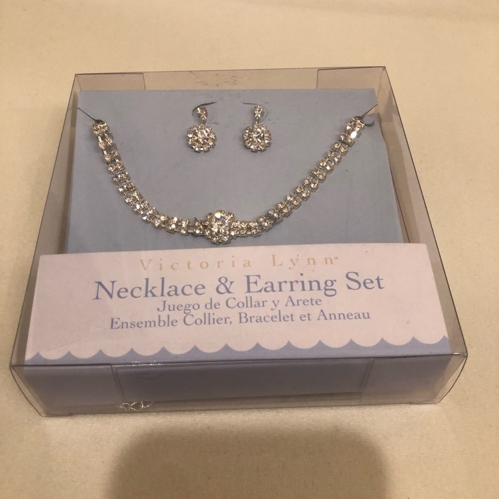 CRYSTAL NECKLACE AND EARRINGS SET